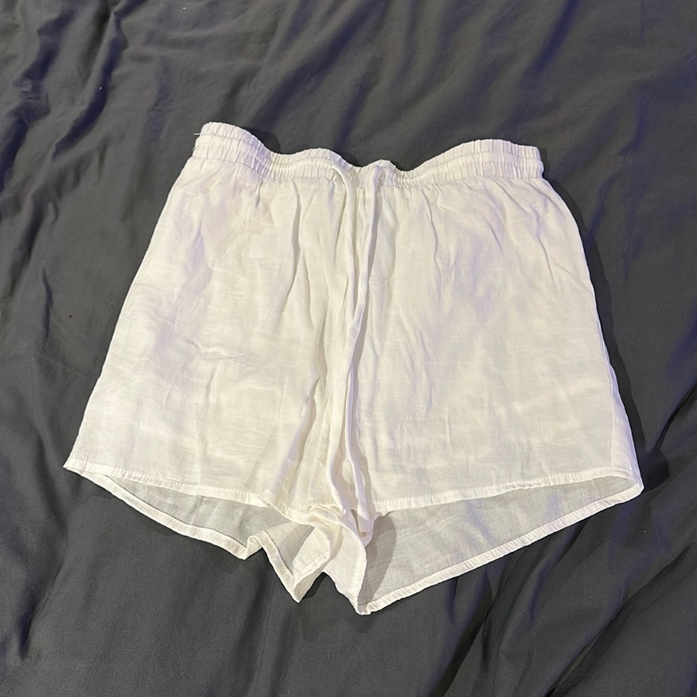Princess Polly White shorts. Size 4. Good used condition.